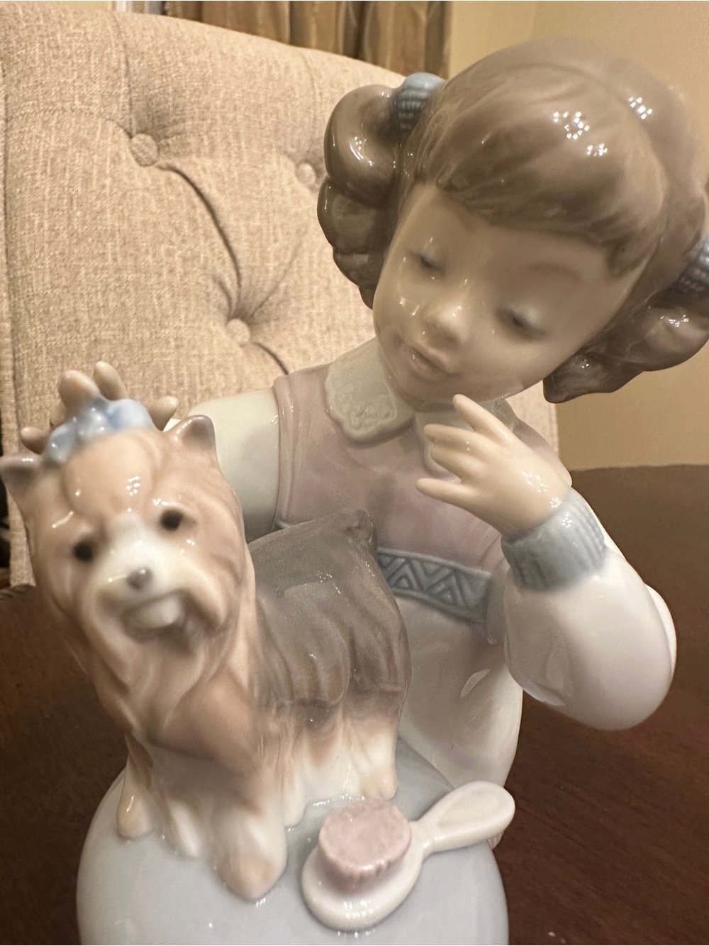 Lladró #6635 Girl Grooming Yorkshire Terrier Dog Porcelain Figurine Spain - Picture 5 of 6